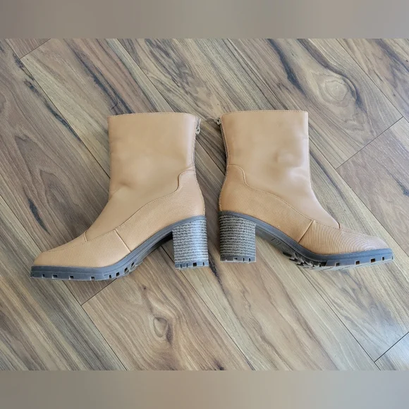 Nwot zby camel tan boots - Picture 2 of 4